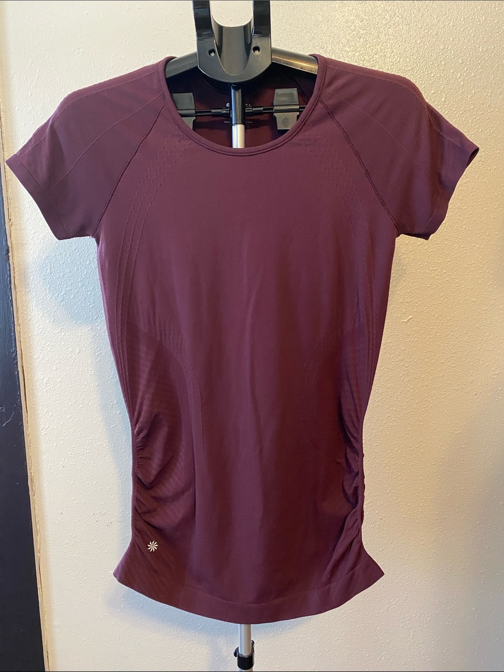 Athleta Speedlight Seamless Performance Tee - Women’s Beach Plum Medium